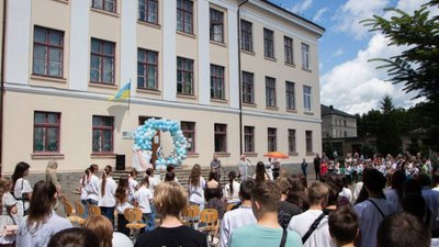 На Львівщині гімназія відзначила ювілей