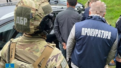 На Львівщині митник отримав 8,8 тисяч доларів США (ФОТО, ВІДЕО)