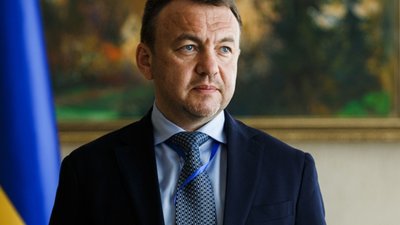 Голову Закарпатської облради достроково відправили у відставку