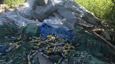 На Львівщині у лісі виявили медичне сміття (ФОТО)