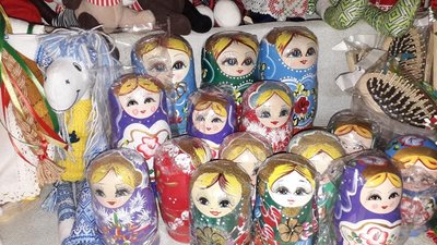 У Львові біля Ратуші продавали російські "матрьошки"