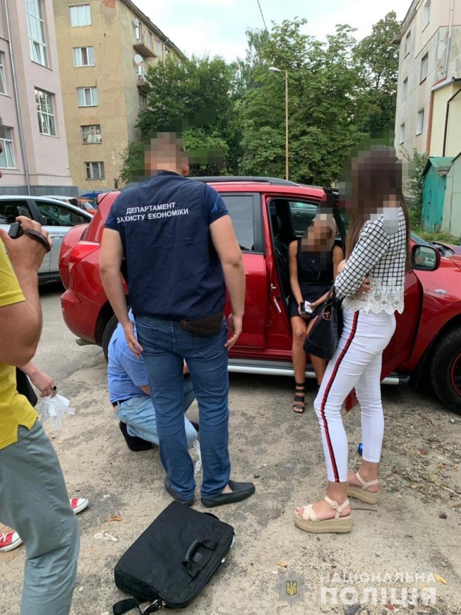 Як підлеглу Садового затримували на хабарі