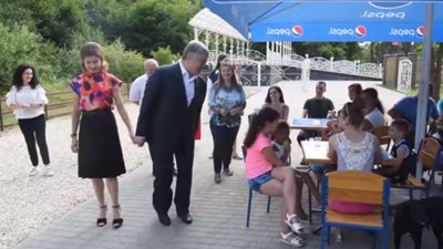 Порошенко у «Тунелі кохання» (ВІДЕО)