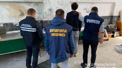 На Львівщині затримали наркоділка, який постачав пігулки з Євросоюзу (ФОТО)