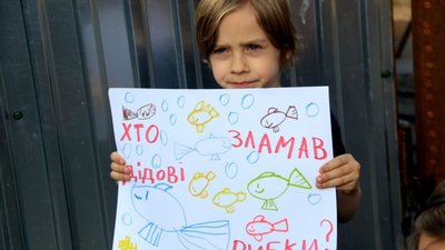 Як у Львові поховали культових рибок з "Океану" (ФОТО, ВІДЕО)