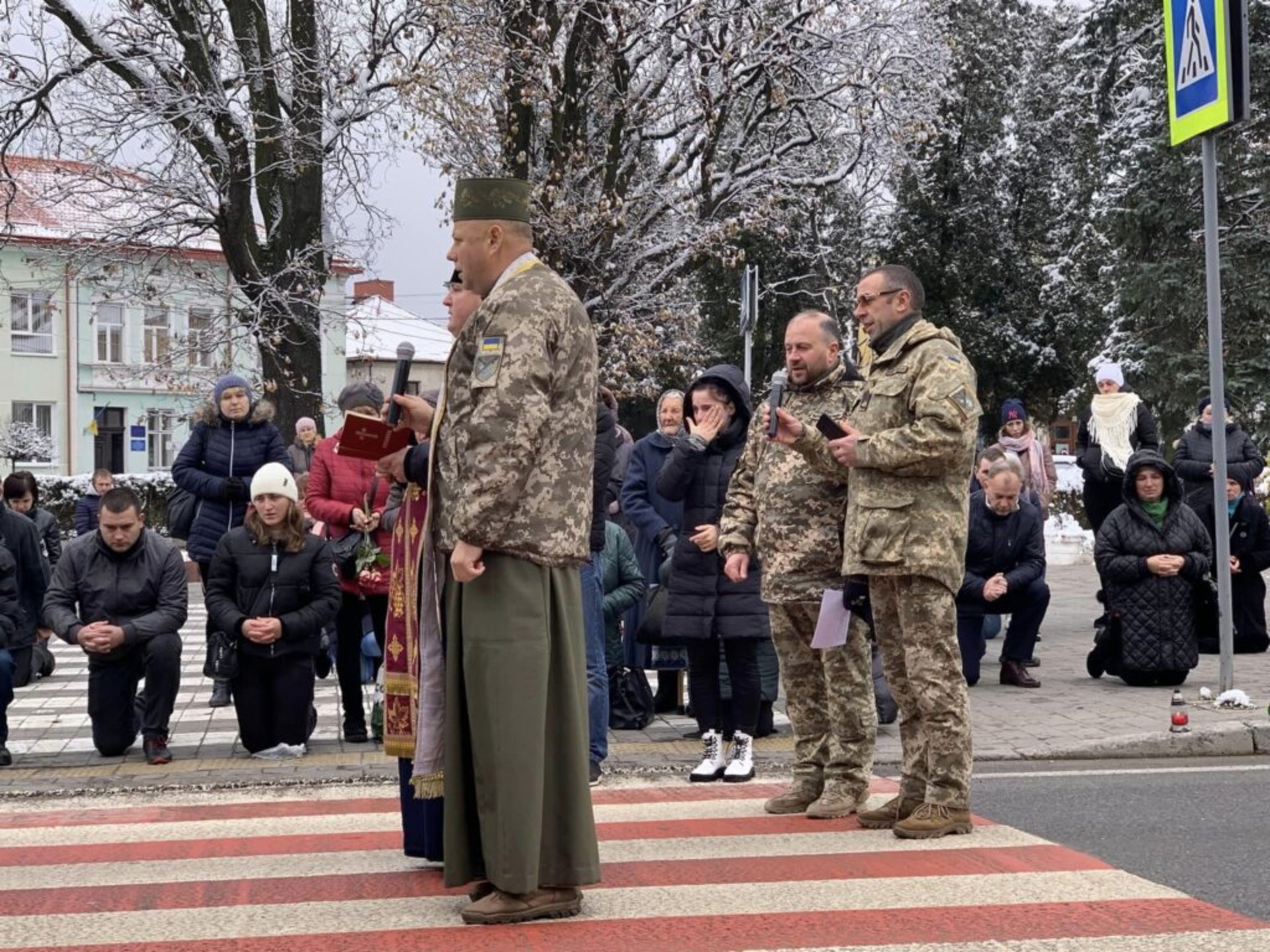 Львівщина навколішки зустріла тіло Героя України