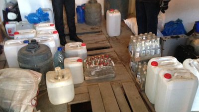 На Львівщині СБУ блокувала масштабне виготовлення алкофальсифікату з місячним доходом у 1,5 млн грн