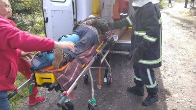 У Золочеві жінка впала у бункер (ФОТО)