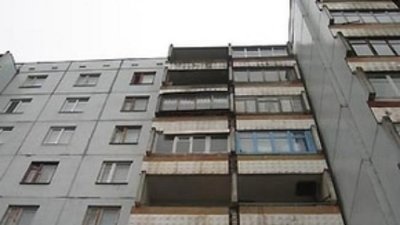 У Львові жінка загинула після падіння з квартири на п’ятому поверсі сихівської багатоповерхівки