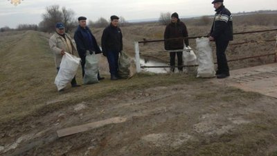На берегах річок Львівщини тривають прибирання та впорядкування територій