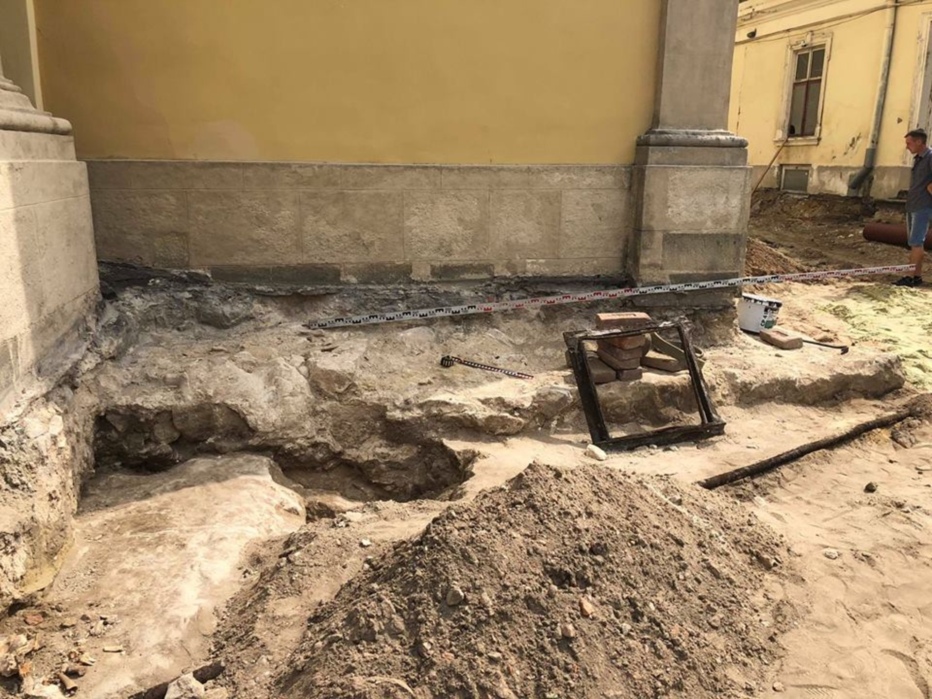 Біля Собору Святого Юра археологи віднайшли фундамент Церкви XIV- XV століття