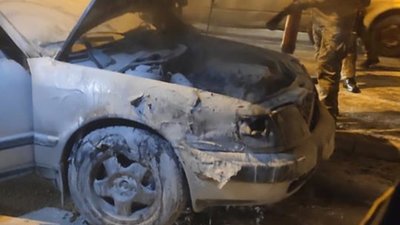Спецпризначенці батальйону "Львів", дорогою до зони ООС, загасили палаючу іномарку (ФОТО)