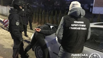 Справу щодо злочинної групи, яка оббирала заробітчан скеровано до суду (ФОТО)