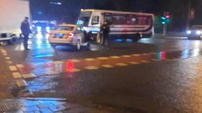 У Львові автомобіль поліції не розминувся із маршруткою (ФОТО, ВІДЕО)