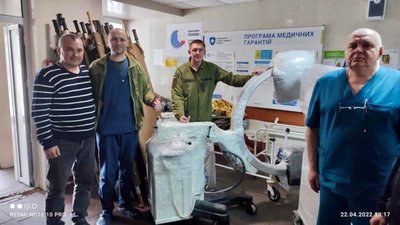 Яворівська лікарня передала сучасний рентген-апарат медикам на передову