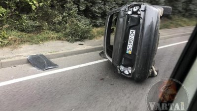 Поблизу Львова через ДТП ускладнився рух транспорту (ФОТО, ВІДЕО)