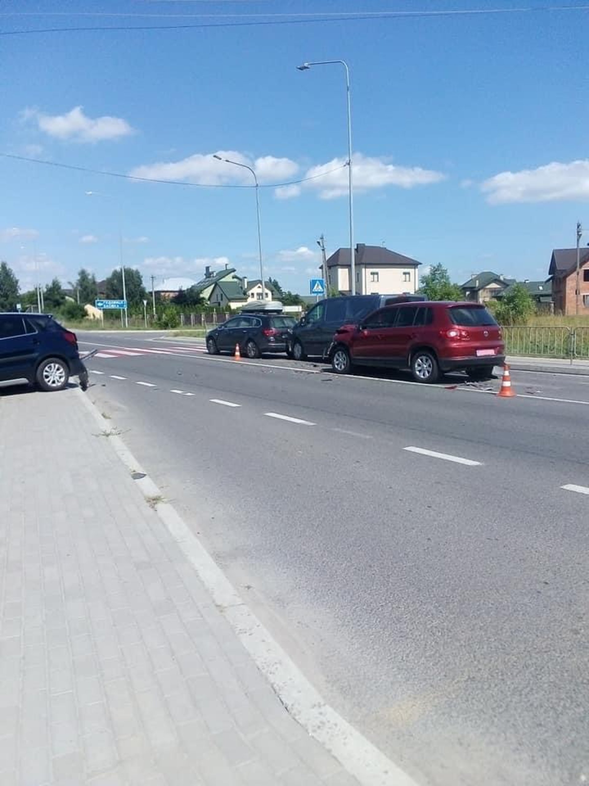 Біля Львова сталась аварія за участі кількох автомобілів, фото Варта-1