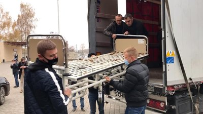 У лікарні швидкої допомоги Львова хворі на коронавірус вже лежать у коридорах