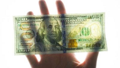 Україну заполонили фальшиві долари