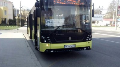 Львів‘яни скаржаться, що водії маршруток пускають пасажирів без масок (ФОТО)