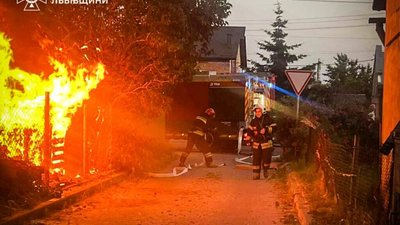 У Львові горіла деревʼяна будівля