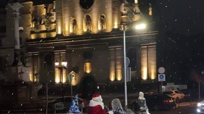 У Львові за кермом помітили Миколая (ФОТО ДНЯ)