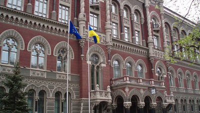 НБУ пом'якшив обмеження для волонтерів та благодійних фондів