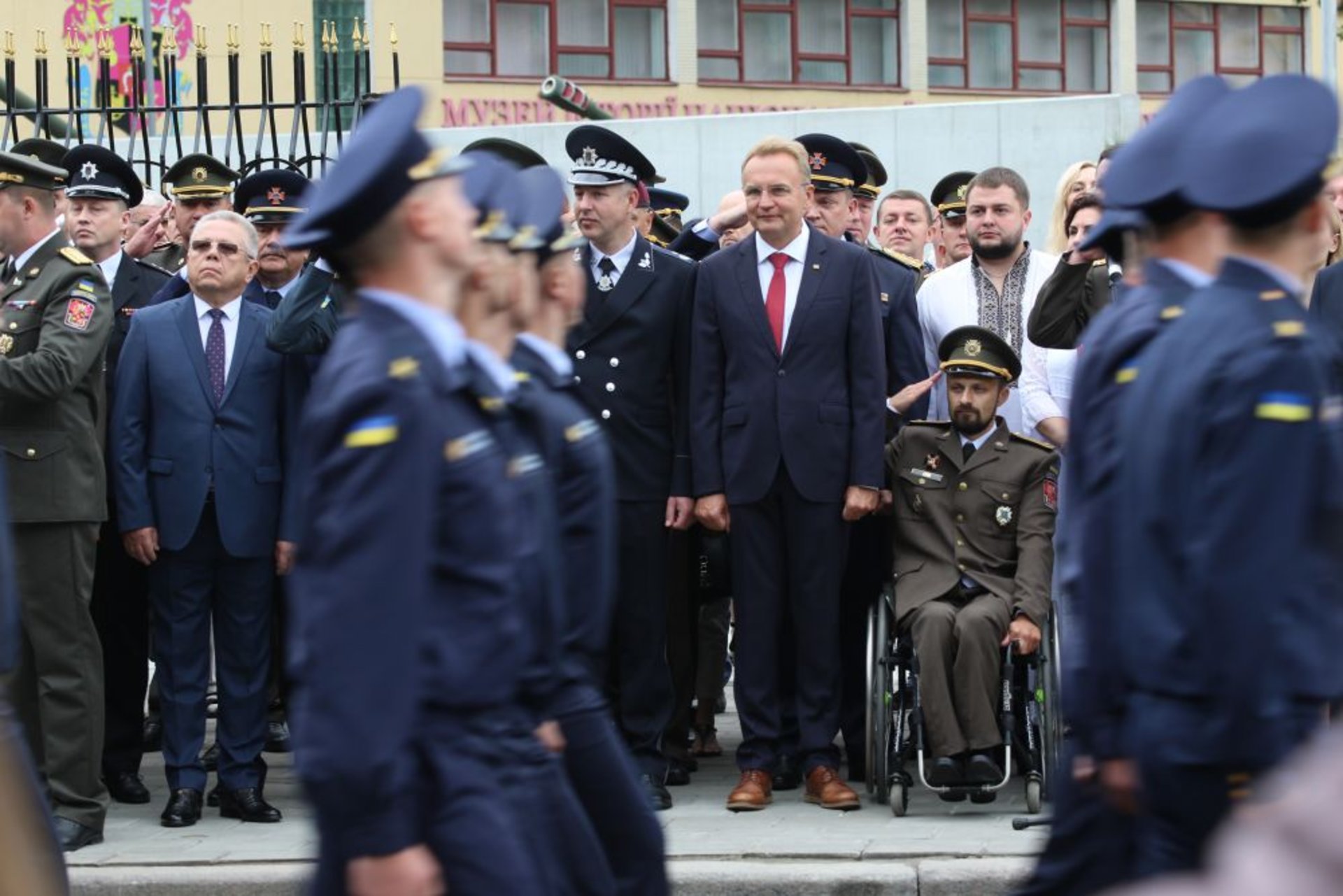 У Львові на найбільшому флагштоку за 12 млн грн урочисто підняли прапор України, фото ЛМР