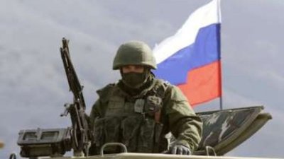 Поліція просить повідомлять про підозрілих людей з червонити елементами на одязі