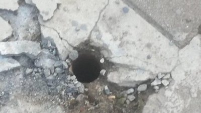 У Львові вітер повалив дорожні знаки (ФОТО)