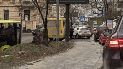 У Львові через ДТП ускладнився рух транспорту (ФОТО)