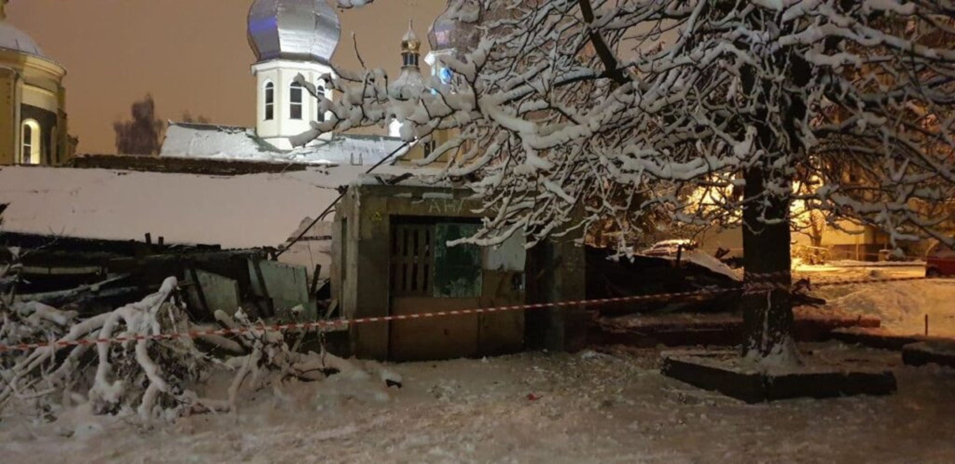 У Львові під вагою снігу завалилася будівля колишнього супермаркету