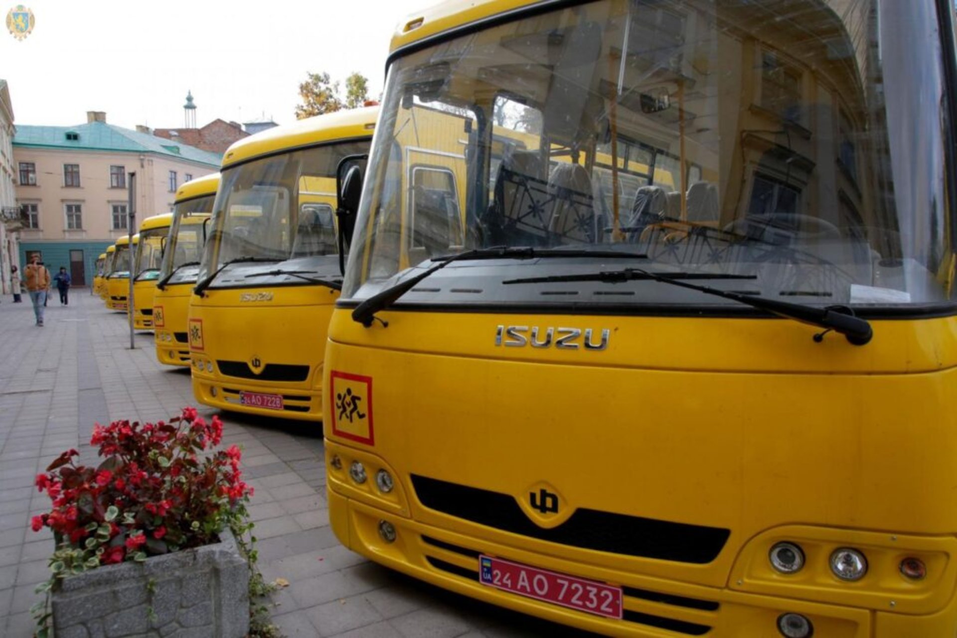 12 автобусів «Школярик» передали відділам освіти громад Львівщини, фото ЛОДА
