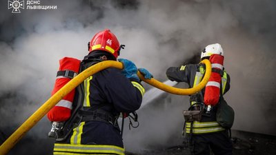 Рятувальники Львівщини ліквідували наслідки ворожого обстрілу