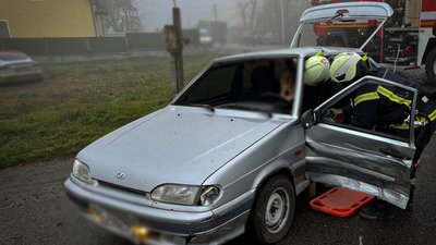 На Львівщині водій не зміг вибратись із автомобіля