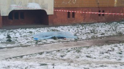 На Сихові жінка викинулась з 9-го поверху (ФОТО)