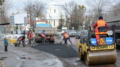 Підлеглі Садового нарешті помітили ями на львівських дорогах