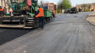 На Львівщині тривають ремонтні роботи на автомобільних дорогах загального користування