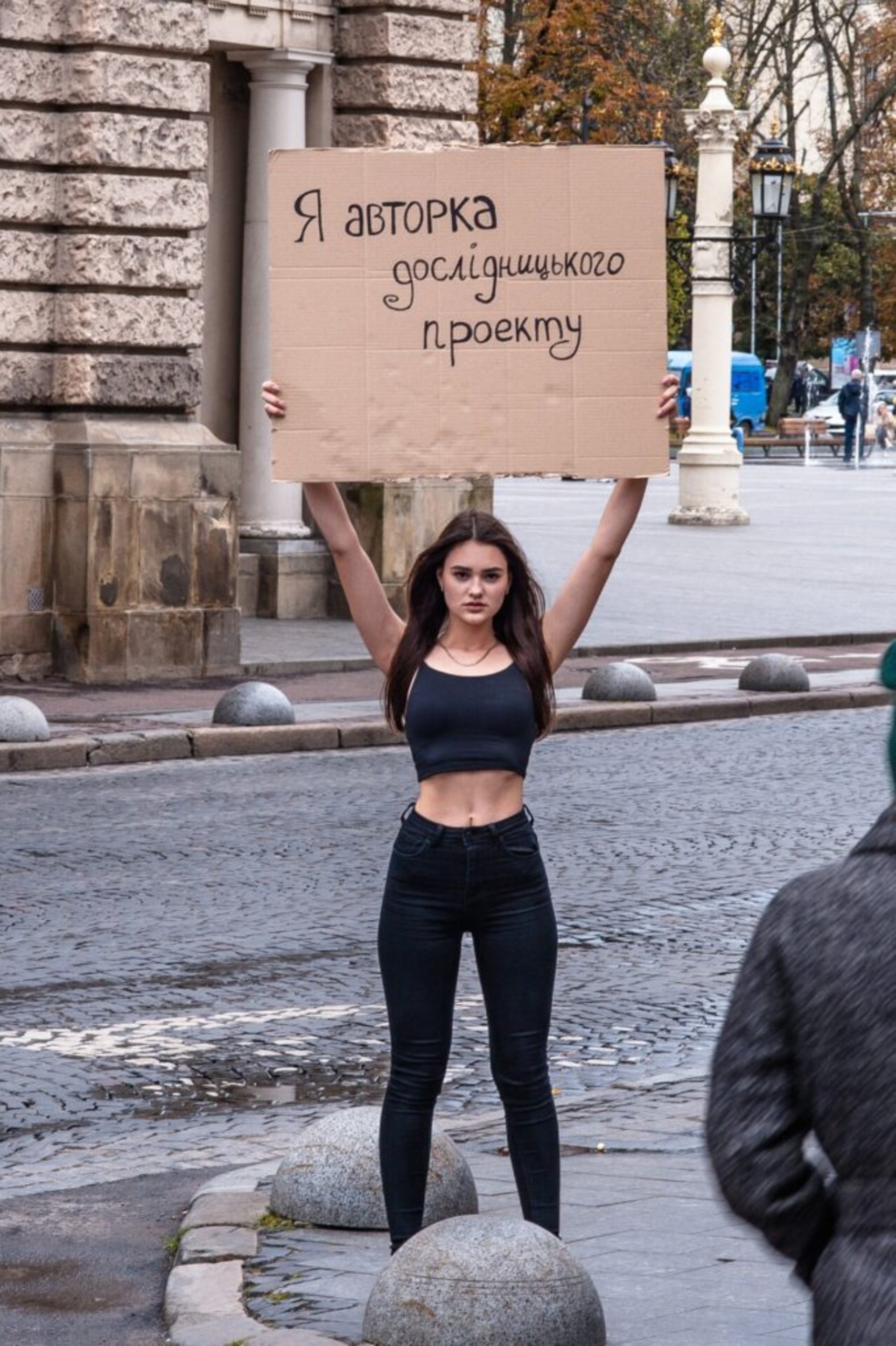 Учасниці конкурсу "Міс Львів" вийшли на вулиці
