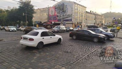 У центрі Львова не працюють світлофори (ФОТО)