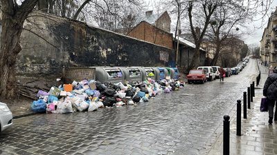 У Львові перед Новим роком не вивозять сміття (ВІДЕО)