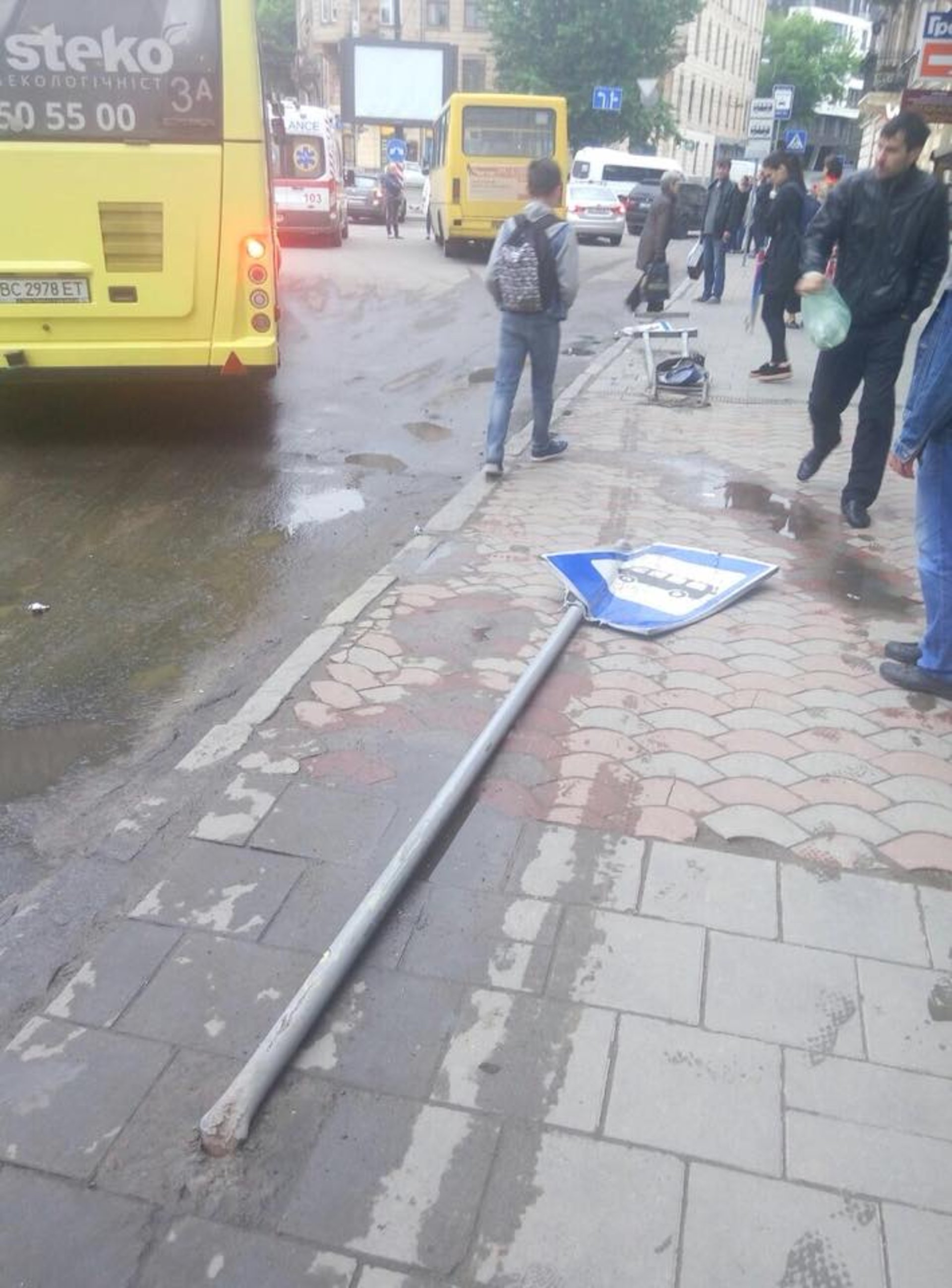 У Львові водій маршрутки втратив свідомість під час руху