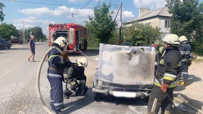 У Яворівському районі горів автомобіль