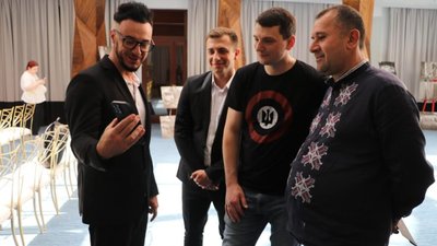Ціна свободи: у Львові презентували виставку фотографій з Ізюма та Бахмута