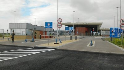 На кордоні з Польщею затримали автомобіль, наповнений цигарками