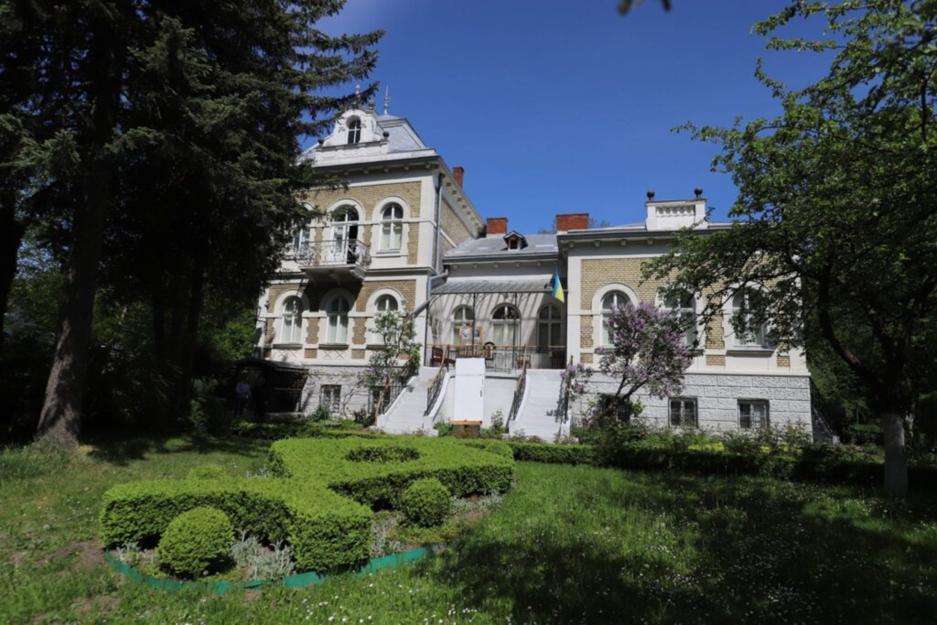 У Львові відзначають 120-річчя побудови вілли Грушевського й організовують екскурсії президентським садом