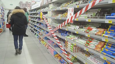 Як виглядають львівські супермаркети у перший день локдауну (ФОТО)