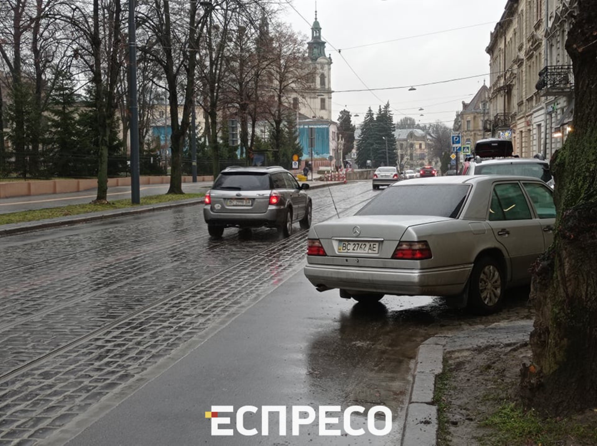 У Львові на вулиці Степана Бандери не зробили стоки води
