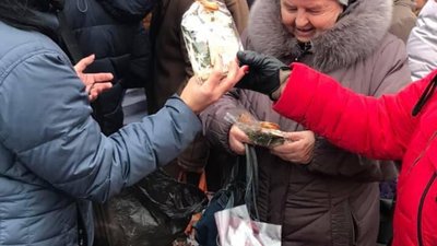 Тимошенко розпочала сезон підкупу виборців (ФОТО)