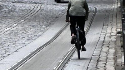 Скандальний нероба Садового знову пересів на велосипед